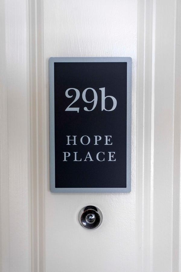 Beautiful, Modern Apartment In Hope Place Bath, 1 Bedroom Luxury City Centre Apartment With Beautiful City Views, A Stones Throw From The Royal Crescent In บาธ ภายนอก รูปภาพ